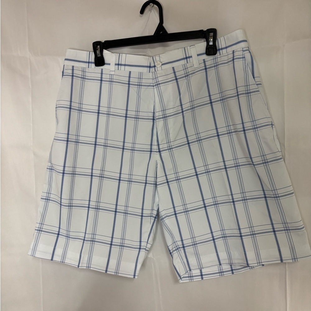 New with tags, men’s size 36 champions tour shorts, #E850